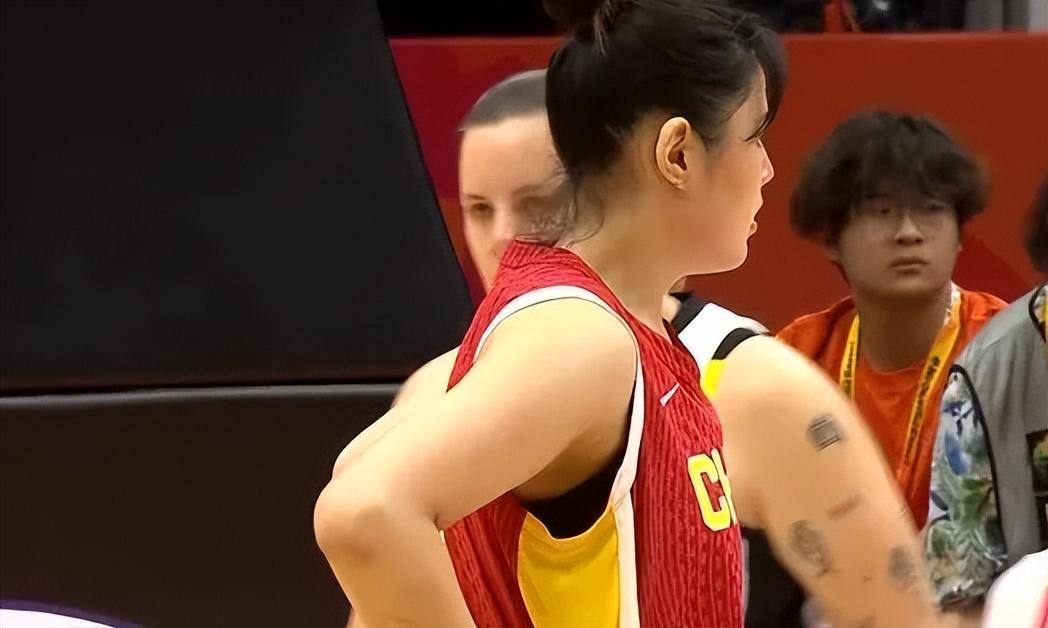 完美世界对战平台-女篮半场惨败比利时！杨舒予张子宇遮羞布，2内狂铁，攻守曝弊端