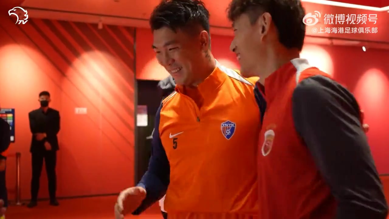 完美世界竞技平台-【比赛日Vlog】一起回顾中超第4轮上海海港2-1云南玉昆的精彩瞬间